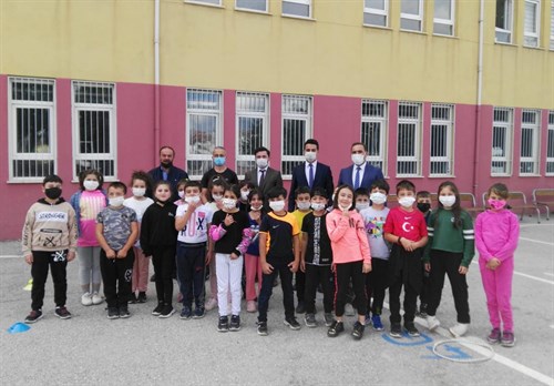 Kaymakamımız İlçemizde Bulunan  Atatürk İlkokulu' nu Ziyaret Etti.